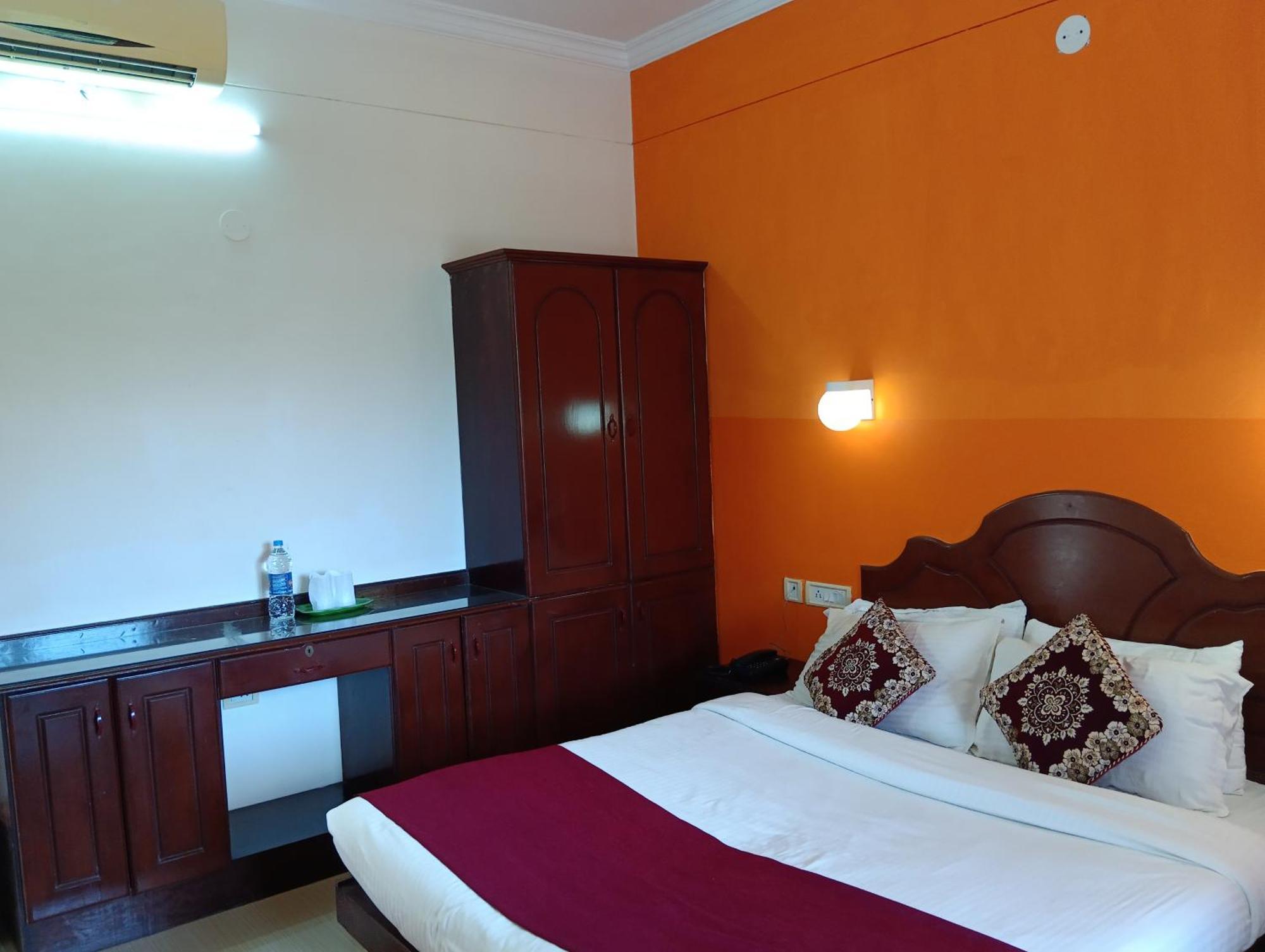 Vedantha Inn Kovalam Exterior photo